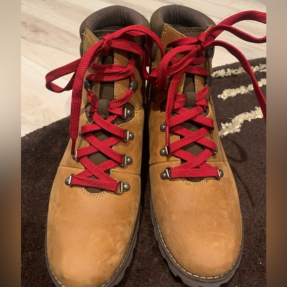 Timberland Tan Boots women's 11 with Bold Red Laces - Picture 2 of 4